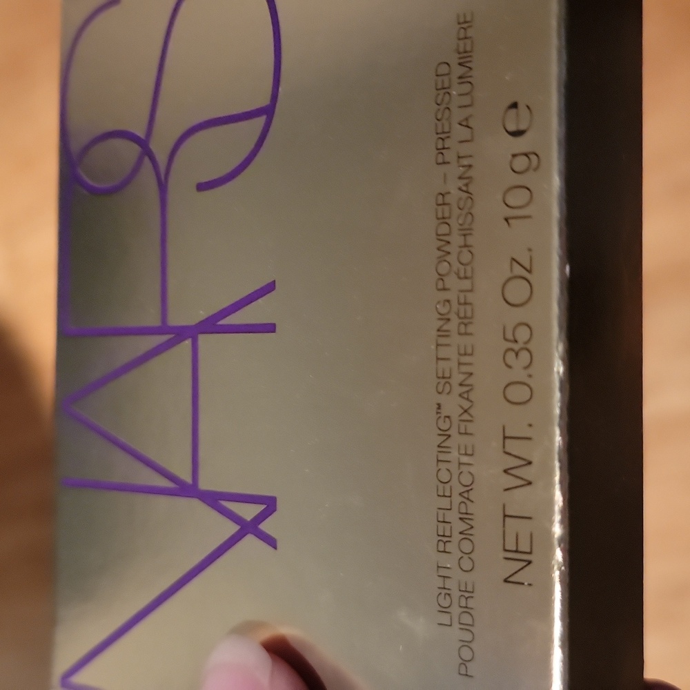 NARS Makeup Set with Pink and Red Shades - Picture 12 of 12